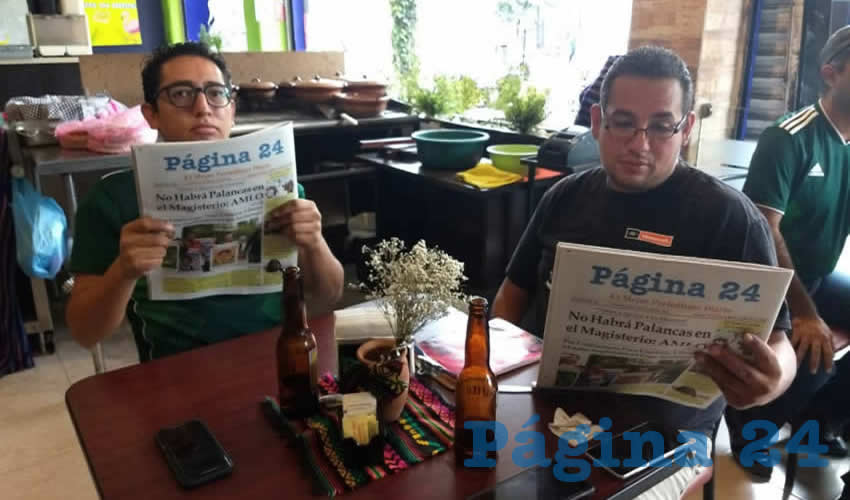 En el restaurante La Madero desayunaron y disfrutaron el partido México contra Alemania David Jiménez García y Miguel Medina Hernández