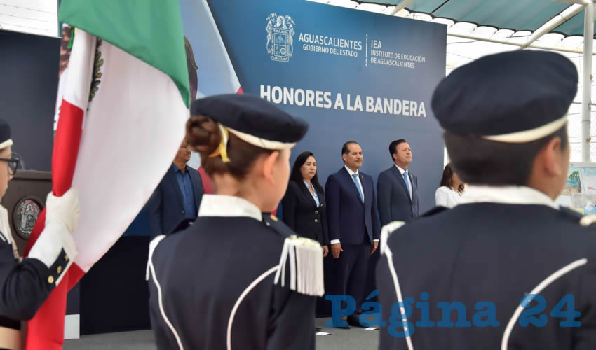 MOS encabez&oacute; el acto c&iacute;vico de honores a la bandera y entreg&oacute; reconocimientos a estudiantes destacados
