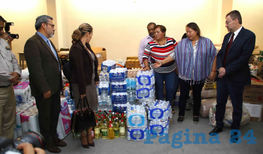 En compañía del rector de la UAA, Norma Romero Vázquez, representante del grupo, hizo extensivo su agradecimiento a la Institución por la recaudación de víveres