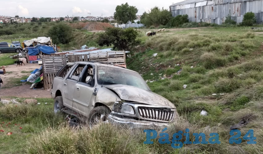 La camioneta se volc&oacute; pero sus tripulantes no requirieron hospitalizaci&oacute;n 