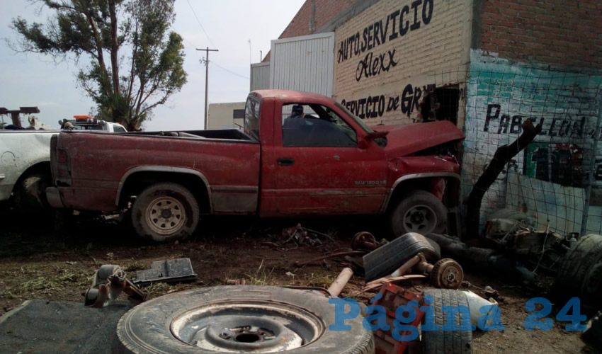 La Ram chocó contra la pared de un taller mecánico