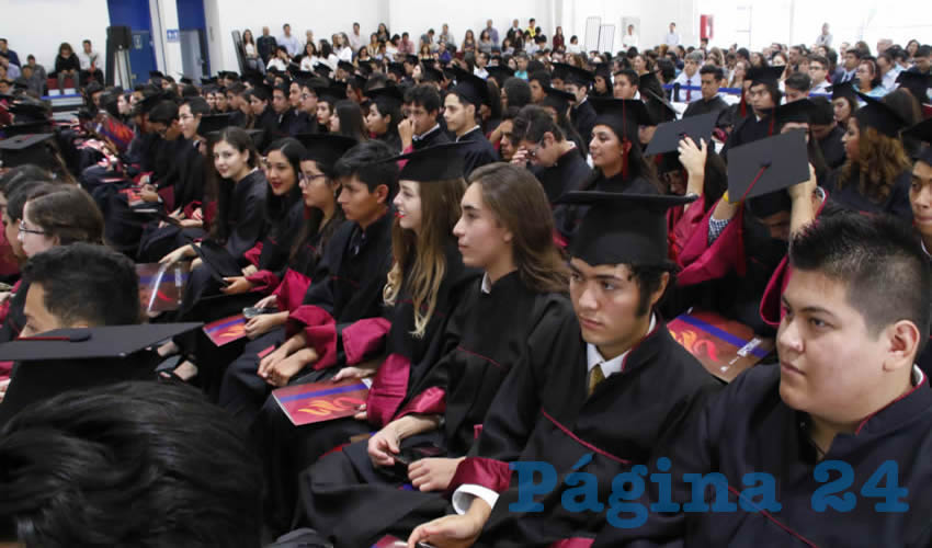Durante ceremonias de entrega de reconocimientos, se les exhortó a recordar los valores de honradez, humanidad y empatía que se practican en esta Casa de Estudios