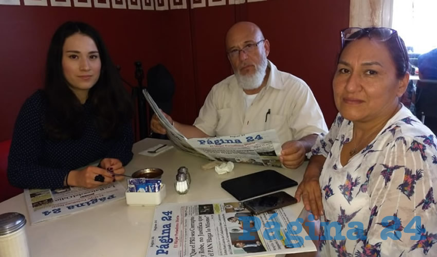 En el restaurante Mitla desayunaron Alejandra Sabas, José Luis Sabas e Irene López