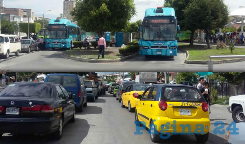 “No puede ni pasar el camión ni los taxis, nadie, nada pasa y se hace un desmadre”, todo por culpa de gente inconsciente que bloquea cocheras ubicadas en avenida Gobernador Curiel, sin que la Secretaría de Movilidad estatal o la Dirección de Movilidad municipal apliquen la ley/Fotos: Francisco Tapia