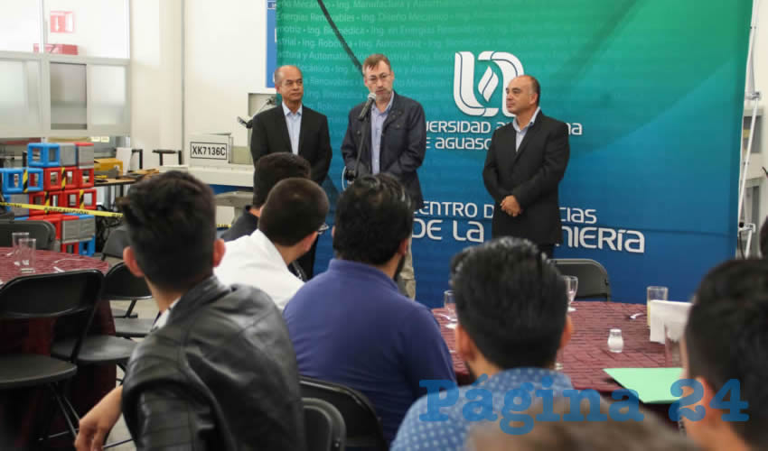 El rector de la UAA, Francisco Javier Avelar González, agradeció a los alumnos por su trabajo y entusiasmo demostrado durante la instalación