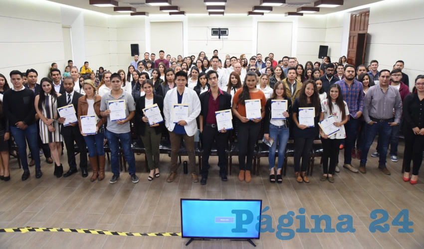 Ceremonia de entrega de Cartas de Liberación del Servicio Social a jóvenes universitarios