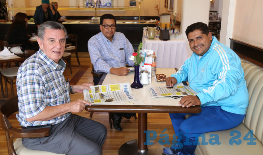 En Sanborns Francia almorzaron Mario Arce Martínez, Marco Antonio Macías Alvarado y Arturo Muñoz Moreno