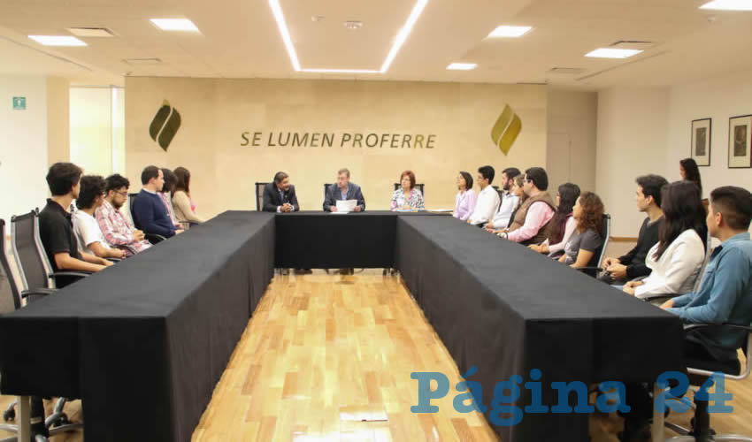 El rector de la UAA, Francisco Javier Avelar Gonz&aacute;lez, extendi&oacute; una felicitaci&oacute;n a los alumnos por su labor y vocaci&oacute;n