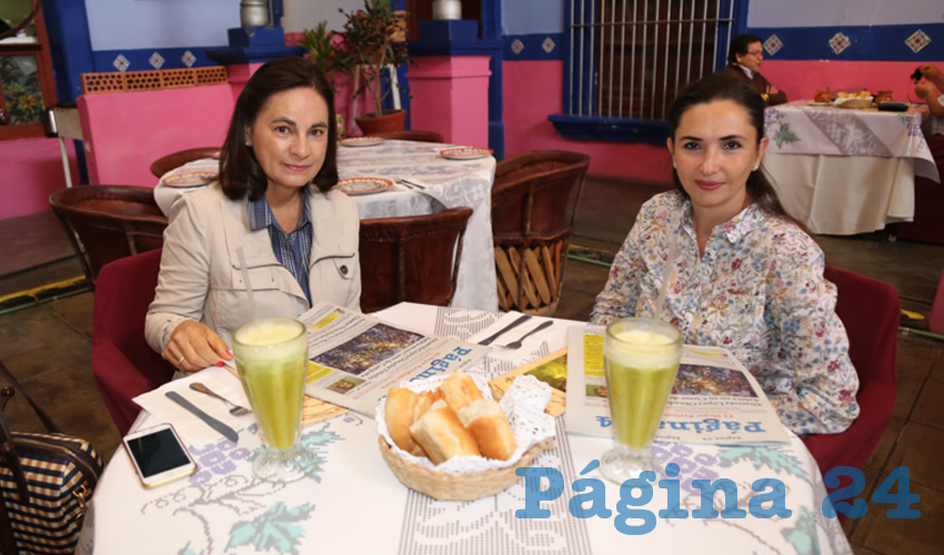 En el restaurante La Saturnina compartieron el pan y la sal Mili Hernández Lozano y Adriana Fernández