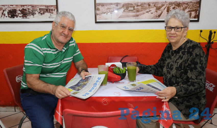 En Gorditas La Merced desayunaron Pablo Yáñez Gómez y Silvia Lomelí García de Alba