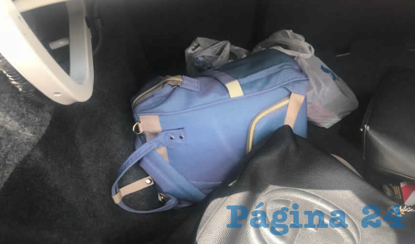 El bolso de mano que los cacos sustrajeron de una camioneta
