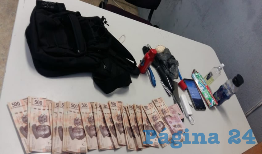 El dinero y otros objetos decomisados al sexteto