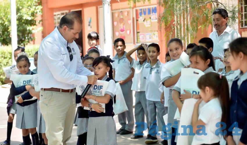Del 2 al 12 de julio, en 289 planteles de educaci&oacute;n b&aacute;sica, se entregar&aacute;n 60 mil paquetes, que servir&aacute;n para apoyar la econom&iacute;a familiar