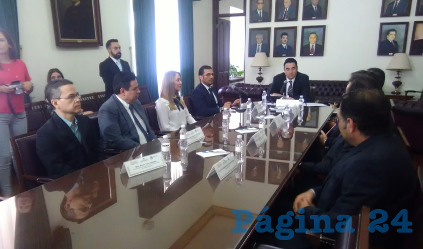 El Supremo Tribunal de Justicia del Estado (STJE) y el tribunal electoral de Jalisco firmaron ayer miércoles varios convenios de colaboración con los cuales se perfeccionarán las tareas que realizan en el ámbito jurisdiccional/Fotos: Elizabeth Ríos Chavarría