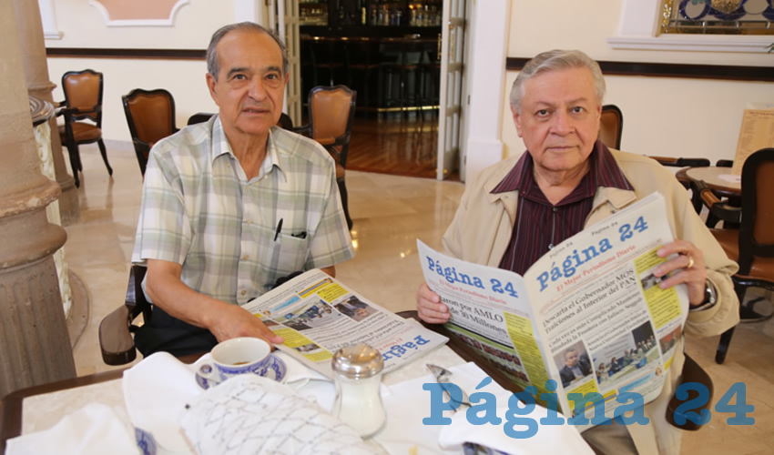 En Sanborns Francia departieron Alfonso Flores Aguirre y Jesús Espino Márquez