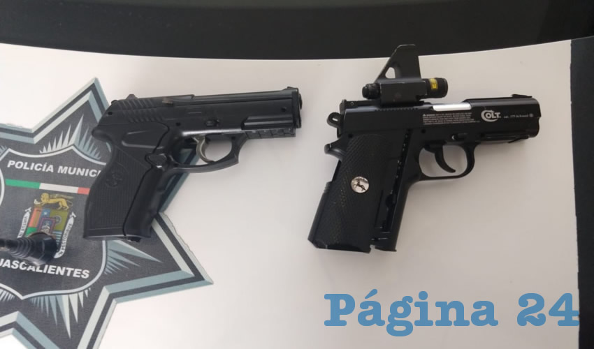Las pistolas de postas decomisadas a Sergio Alejandro y Sebastián