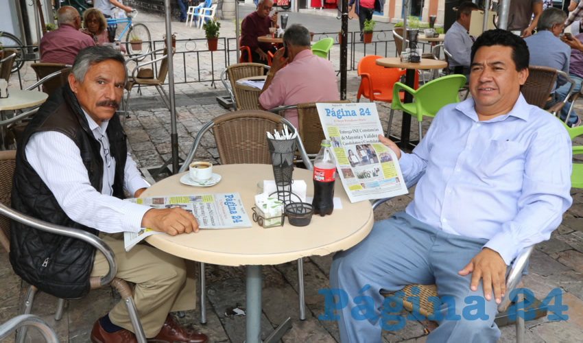 En Café Catedral departieron Virgilio Martínez Contreras y Jesús Quiñones López, presidente de la Comisión Política del Partido Encuentro Social
