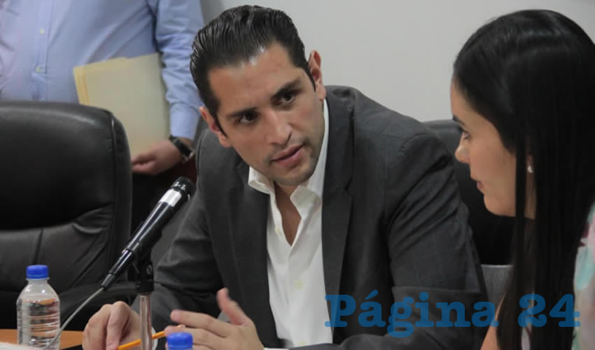“No hay confianza, es lo que yo digo. Se les paga mucho para que no hagan su trabajo”, criticó Enrique Aubry, diputado del Verde, el actuar del instituto electoral de Jalisco a la hora de distribuir diputaciones plurinominales/Foto: Archivo Página 24