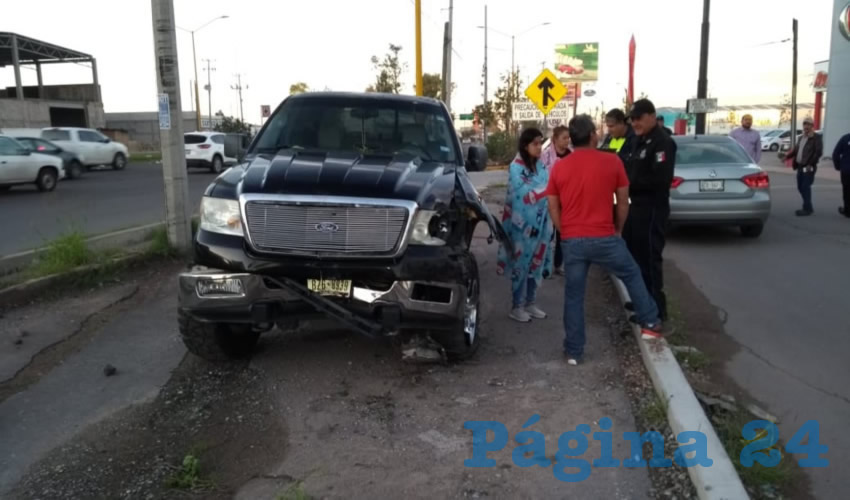Así quedó la camioneta Ford Lobo que tripulaba un matrimonio y su hija
