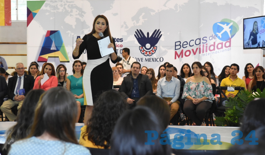 La presidenta municipal reiter&oacute; su compromiso con las y los j&oacute;venes por mejorar su desarrollo integral