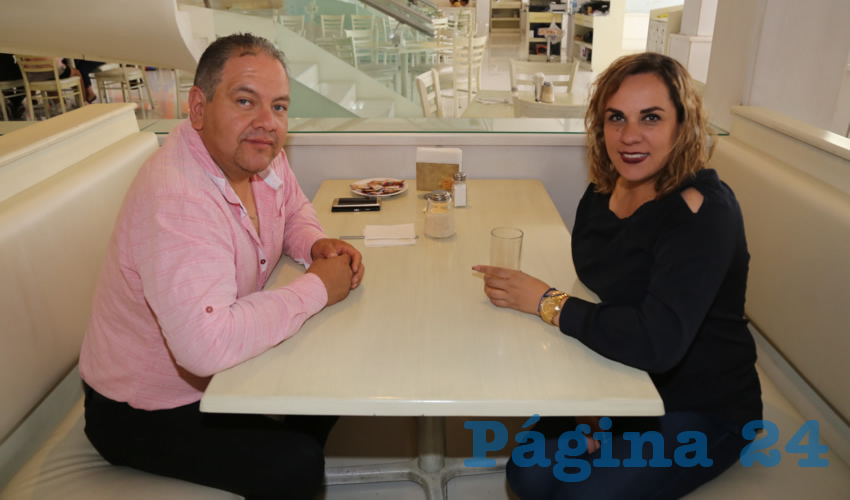 En el restaurante Del Centro compartieron el pan y la sal Carlos Ju&aacute;rez Escalante y Marcela Maldonado Herrero