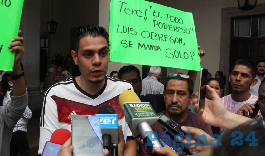 Comerciantes del tianguis de La Purísima protestaron durante el Miércoles Ciudadano