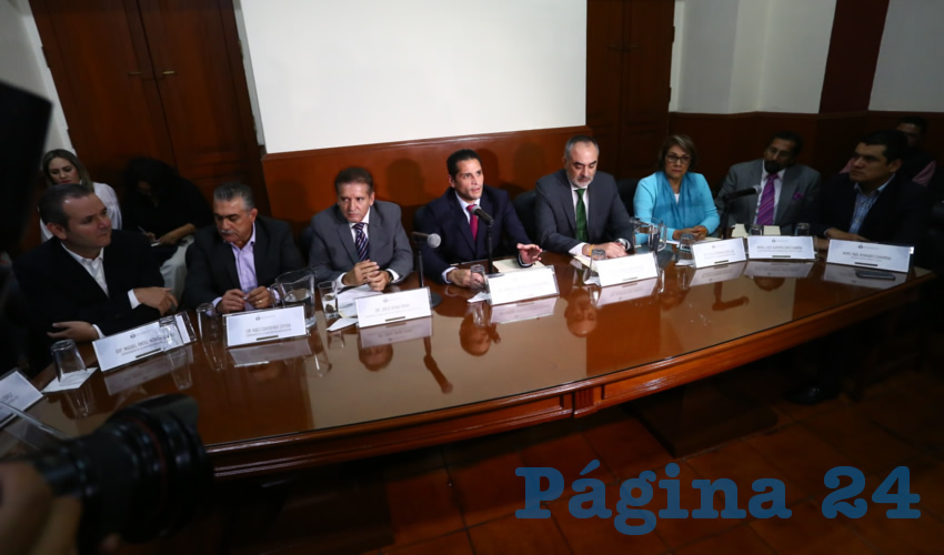 Los coordinadores de las fracciones parlamentarias dieron una rueda de prensa para deslindarse del tema de nepotismo de las priístas y dejar todo en manos del contralor del Congreso/Foto: Cortesía