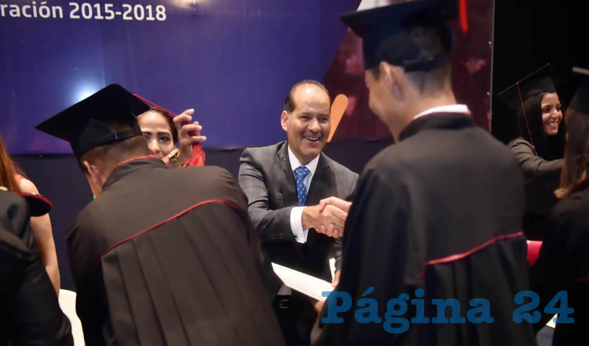 El mandatario estatal reiteró que seguirá trabajando para que los jóvenes de este nivel educativo tengan acceso a los idiomas, nuevas tecnologías y a la movilidad estudiantil