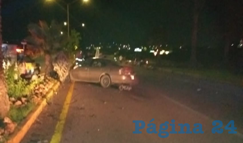 En el Nissan Altima se trasladaba el hoy occiso, Alejandro Gonz&aacute;lez Gallegos