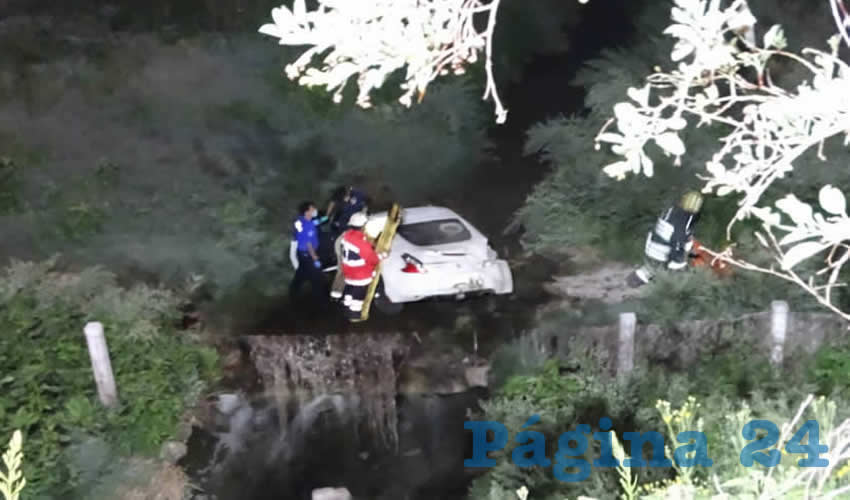 La flamante unidad Nissan 370-Z cayó a un barranco, junto a la carretera estatal 42