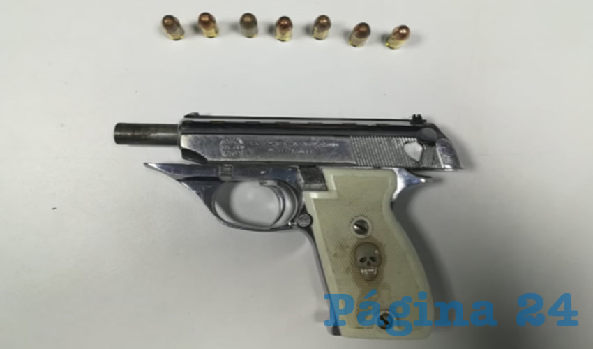 El arma que los tipos escondían en una camioneta