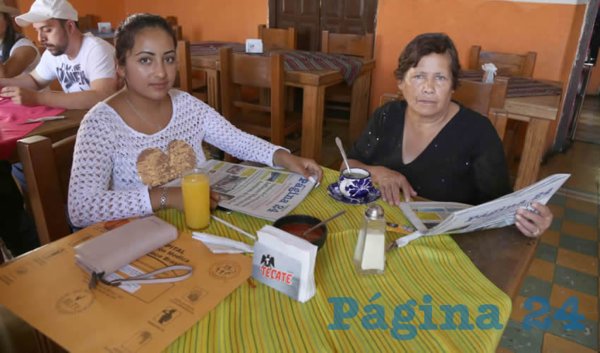 Farolito almorzaron Lorena Alvarado Rodr&iacute;guez y Victoria Rodr&iacute;guez Garza
