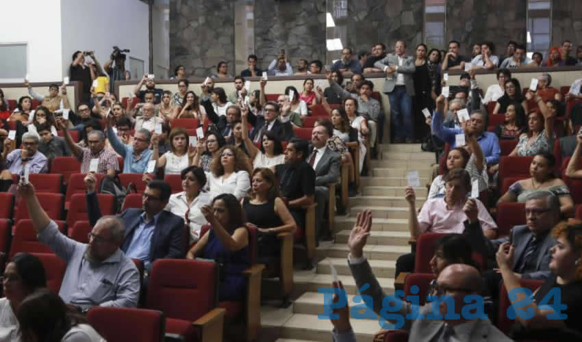 Ayer fue un día histórico en el consejo del CUCSH, pues se confirmó separar definitivamente al académico de Antropología señalado de acoso, tanto de su cargo como coordinador de carrera como de su plaza de docente/Fotos: Cortesía 