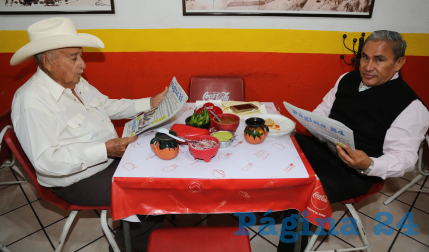 En Gorditas La Merced almorzaron Jes&uacute;s Ger&oacute;nimo Delgadillo y Melesio Hern&aacute;ndez L&oacute;pez