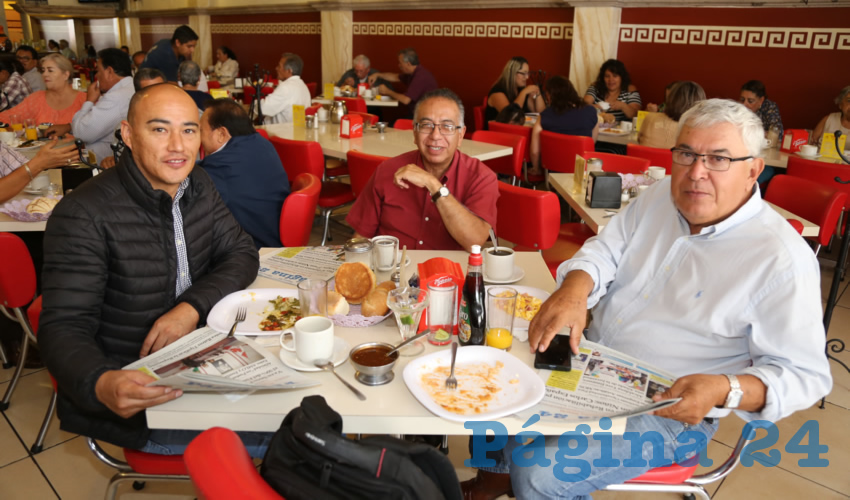 En el restaurante Mitla compartieron el pan y sal Marcos Zamora D&iacute;az, coordinador del senador Fernando Herrera; Mario Bravo de Luna y Jes&uacute;s Soto L&oacute;pez, expresidente municipal de Calvillo