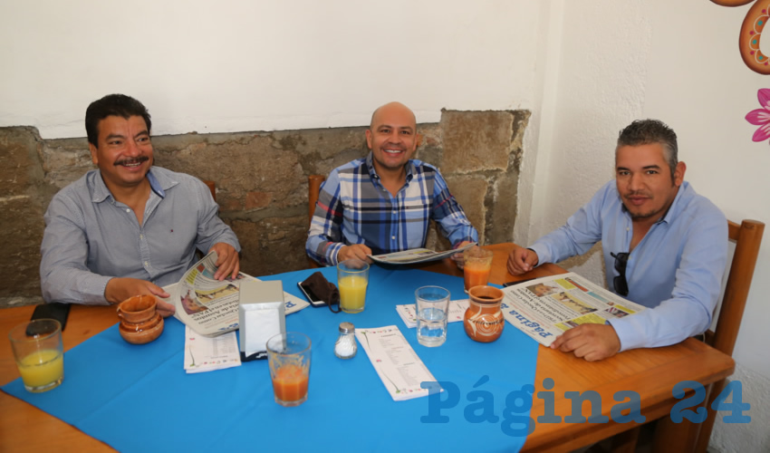 En la Mestiza almorzaron Javier Rivera Lu&eacute;vano, presidente municipal Rinc&oacute;n de Romos; Gustavo Tend&oacute;n Acevedo y Carlos Eduardo Mac&iacute;as Chairez