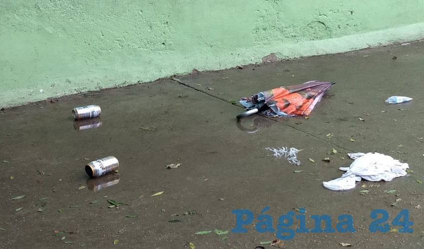 En el suelo quedó la cerveza que tomaban los “El Bebé” y Alejandro “N” “N”