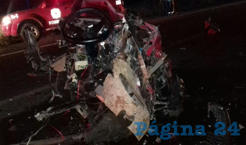La parte frontal del Mustang, un amasijo de fierros y l&aacute;minas