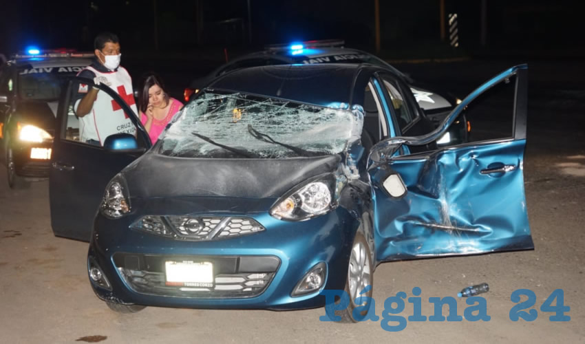 Así quedó el automóvil Nissan March, que manejaba Ana Julia Macías García