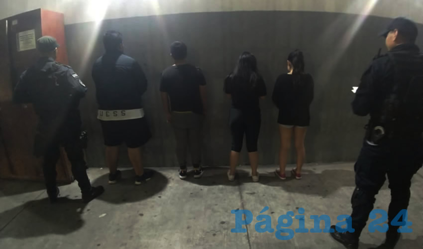 Los muchachos portaban una pistola de postas Stella Wolf, calibre 1.77