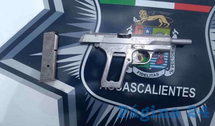El arma que portaban José “N” “N” y Anahí Dolores “N” “N”