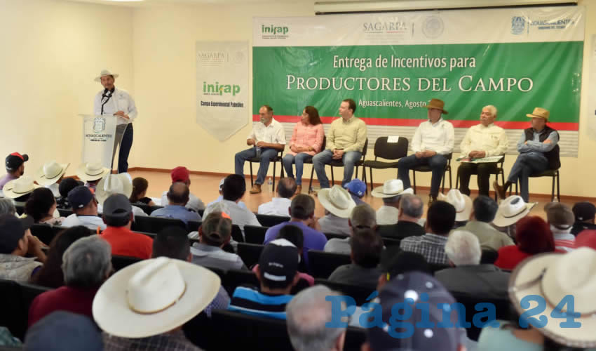 El mandatario estatal informó que la Federación entregó apoyos a 360 productores de avena, también para la adquisición de 60 tractores y para el subsidio de 18 implementos agrícolas