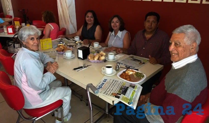 Guadalupe Covarrubias, Martina Martínez, Juanita Trejo, Antonio Medina y Rafael Covarrubias desayunaron en el restaurante Mitla