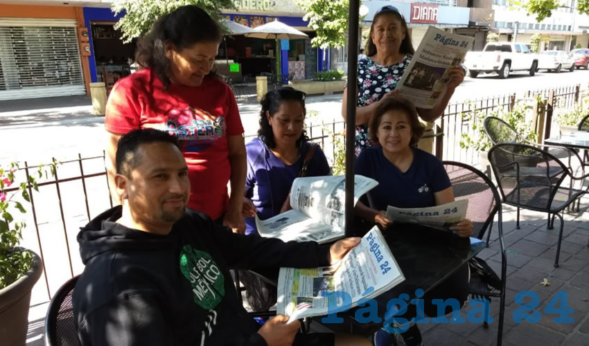 Israel García, Reina Marroquín, María del Rocío Díaz, Deyanira Quintana y María Eugenia Corona, visitantes de Michoacán, almorzaron en el restaurante Las Antorchas