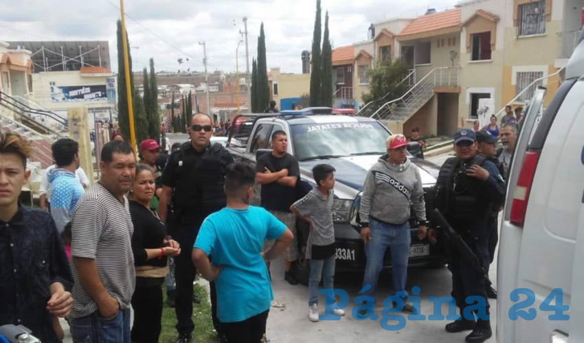 Utilizando balas de pintura, preventivos dispersaron a la gente y procedieron a atrapar a los agresores
