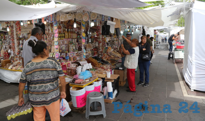 Puestos de la Romer&iacute;a de la Virgen de la Asunci&oacute;n (Foto: Eddylberto Lu&eacute;vano Santill&aacute;n)