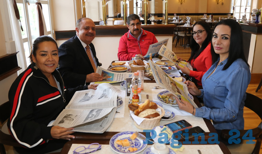 En Sanborns Francia almorzaron Elsa Amabel Landín Olivares, diputada electa; Sergio Reynoso Talamantes, David Nájera Moreno, Nidia Acosta Lozano y Citlalli Rodríguez González, diputados locales