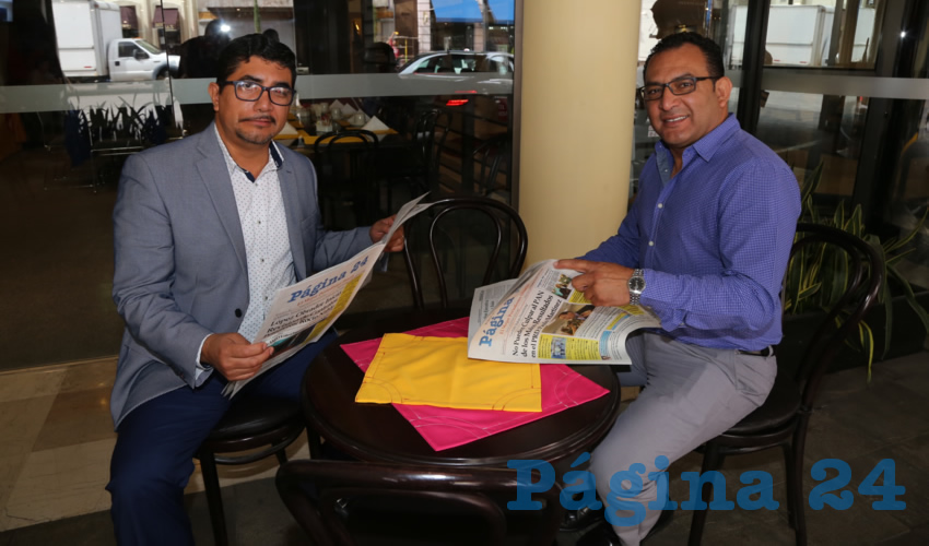 En el restaurante El Capote del Hotel Francia departieron Gustavo Tristán López, regidor; y Rodolfo Téllez Moreno, secretario de Servicios Públicos del Municipio de Aguascalientes