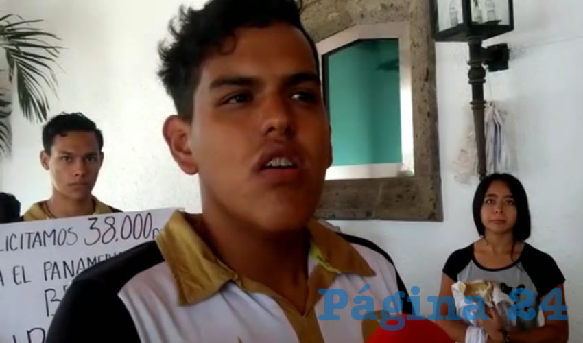 “Nos hemos visto en la necesidad de botear en lugares como el centro y ahí ya nos han entrevistado, penosamente no salido el recurso financiero que necesitamos, así que pues son medidas desesperadas las que estamos haciendo”, lamentó Anthony Medel, miembro del equipo