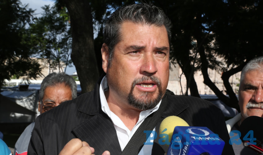 Alejandro Malo Montelongo, l&iacute;der de la asociaci&oacute;n Act&uacute;a 143 Taxistas (Foto: Eddylberto Lu&eacute;vano Santill&aacute;n)